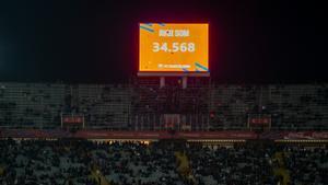El marcador electrónico indica la asistencia del Barça-Atlético, la peor de esta temporada en Montjuïc.