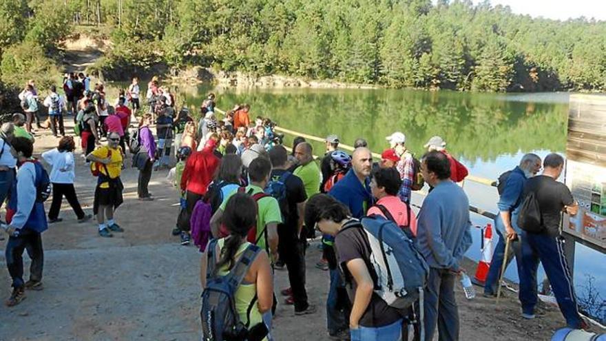 Participants en la caminada de les basses de Brics i l&#039;Alzina