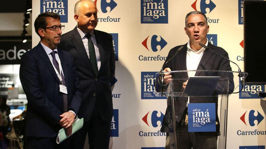 Bendodo, y el director regional de Carrefour, Gaspar Noguera.