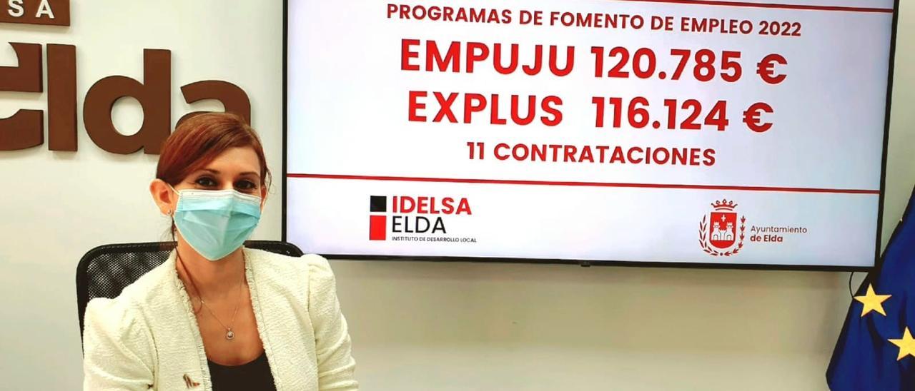La concejala Silvia Ibáñez presentando los programas de Fomento de Empleo 2022.