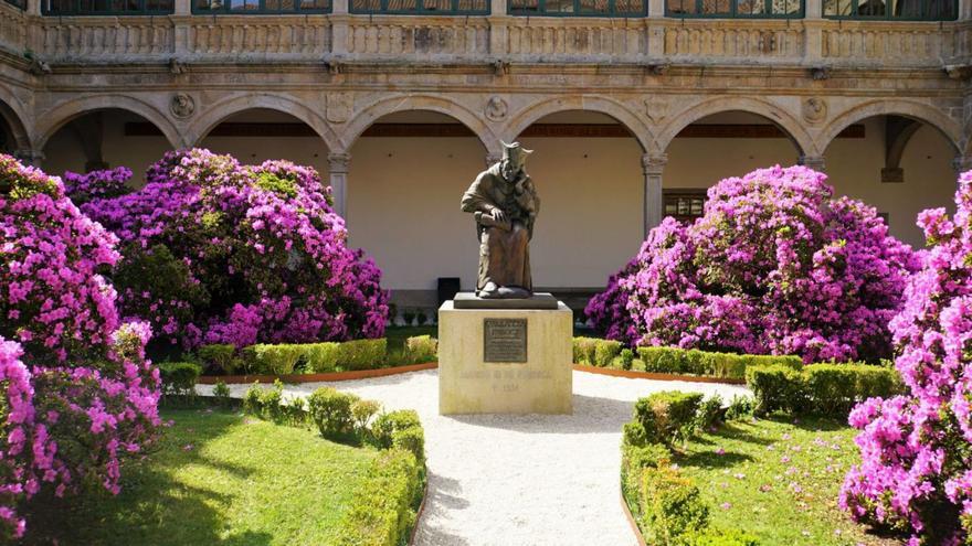 Claustro do Colexio de Fonseca, piar fundamental da USC ao tratarse da súa sede orixinal / jesús prieto