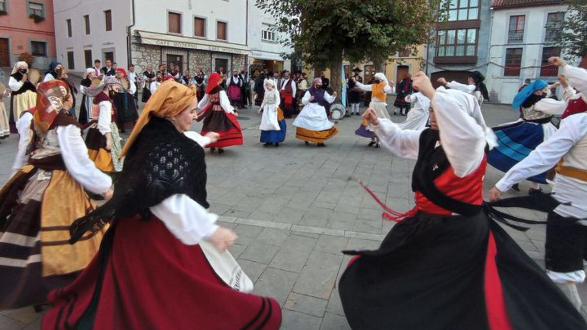 El folclore se muestra en Posada