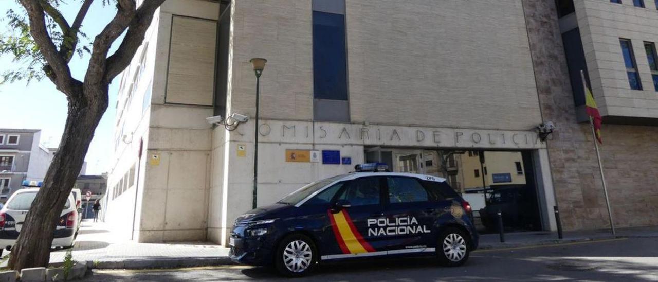 Exterior de la comisaría de la Policía Nacional en Manacor.