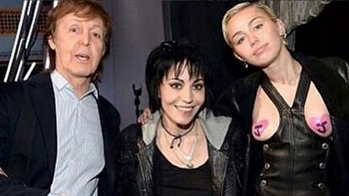 La cara de Paul McCartney ante las pezoneras de Miley Cyrus