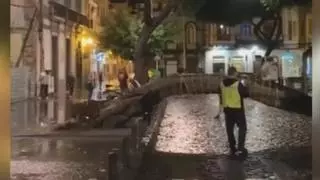La tromba de agua cierra el Túnel de San José, el acceso al Confital y el Paseo de Chil
