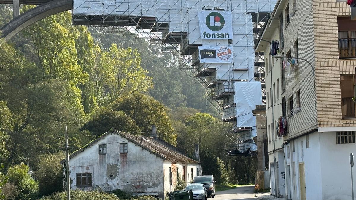 Estado actual de puente del tren a su paso por el río Negro.