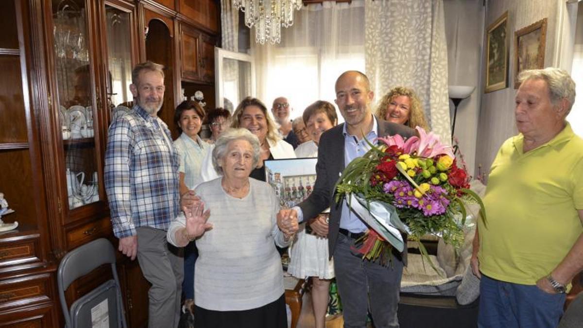 Amparo Asensio Salvaor el dia que va ser homenatjada pels seus 100 anys