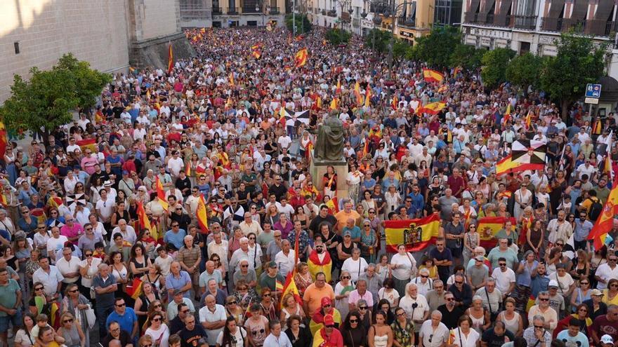 Más de 8.000 personas abarrotan la plaza de España de Badajoz en apoyo a Ceuta