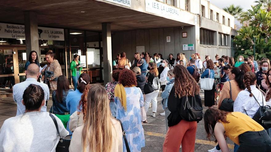Corregir un examen en 20 minutos: el &quot;maratón&quot; de los tribunales en las oposiciones a maestros en Canarias