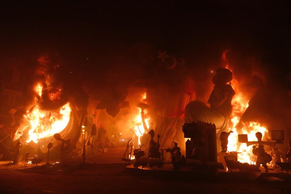 La Nit de la Cremà pone fin a las Fallas 2018