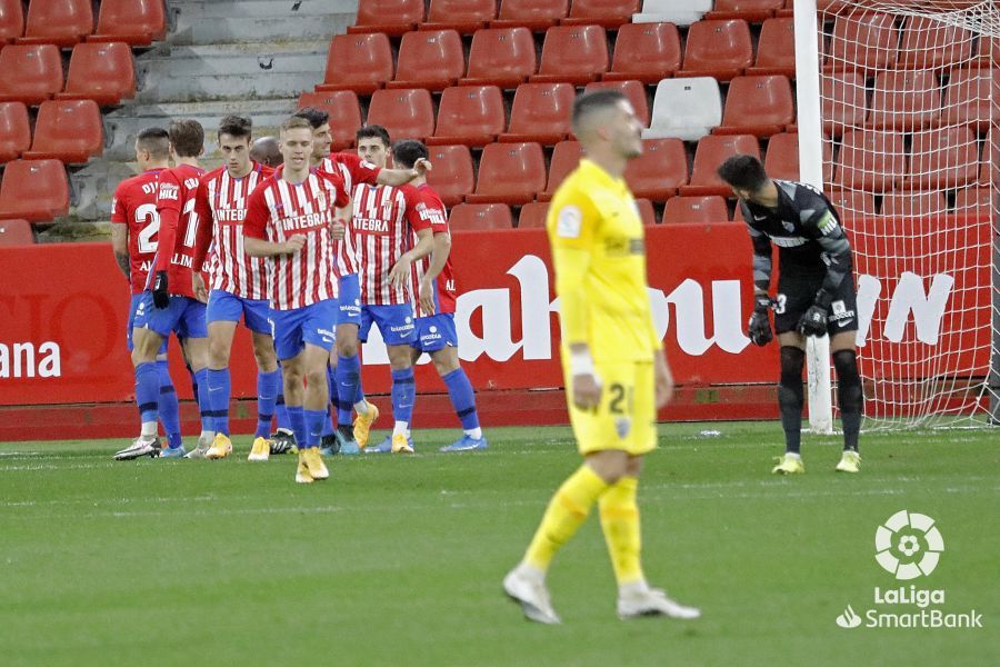 Partido de la Liga Smartbank entre el Sporting y el Málaga CF