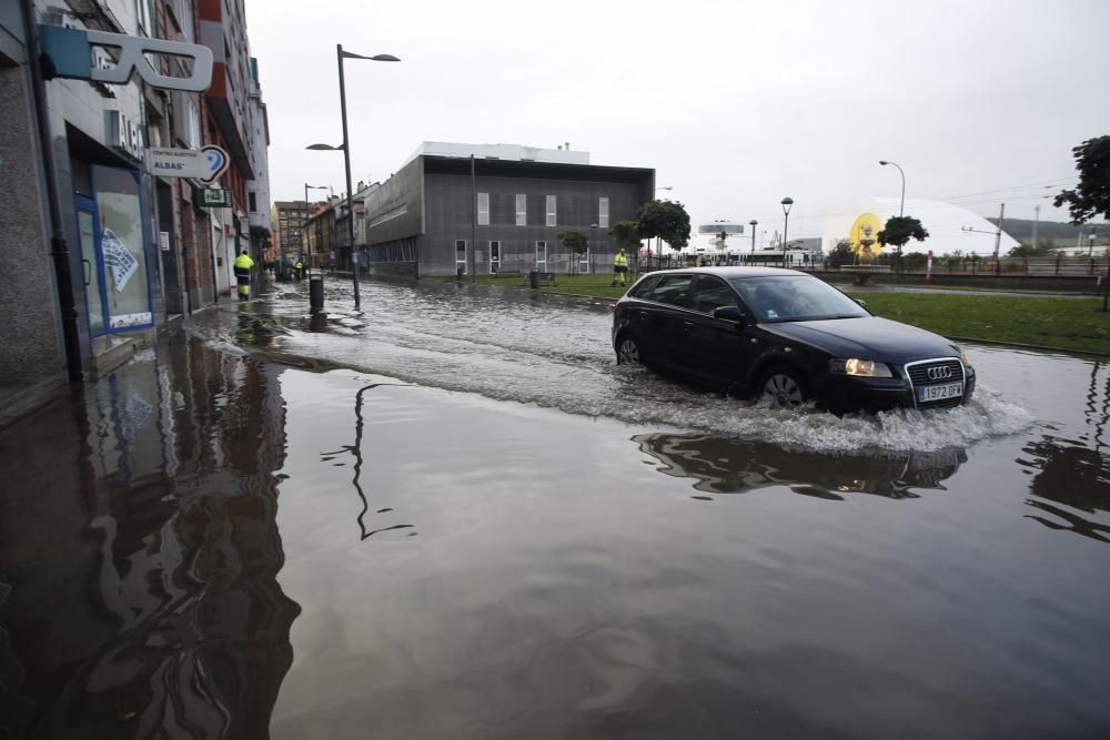 El temporal causa importantes inundaciones en Avilés