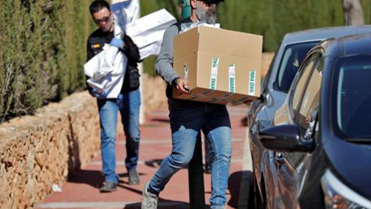 La Guardia Civil, durante la detención de Semedo en València.