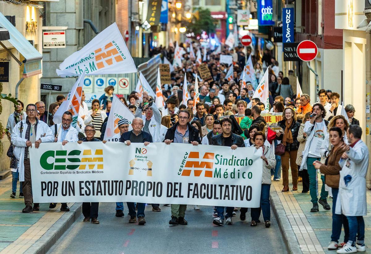 Los médicos toman el centro de Alicante Los médicos toman el centro de Alicante