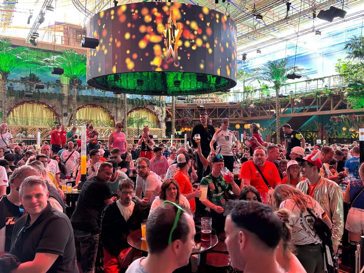 Schon gut was los beim Soft-Opening an der Playa.