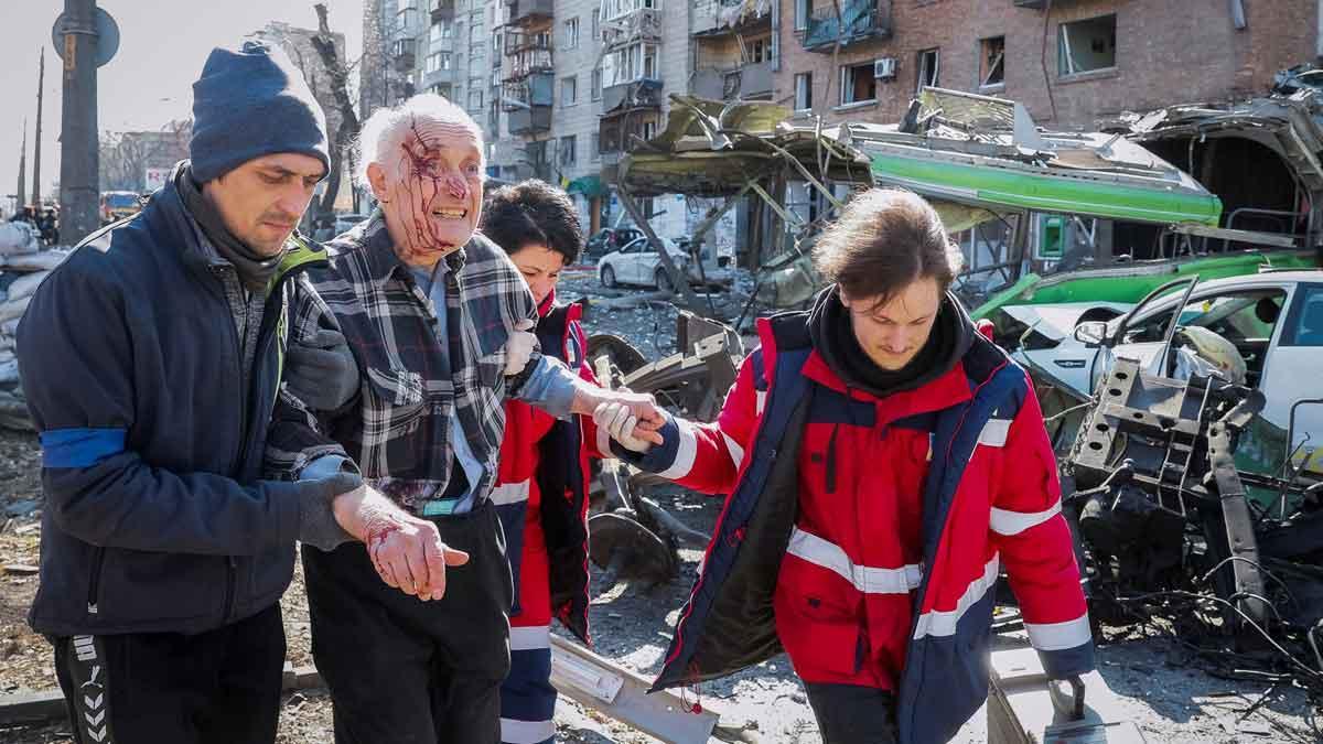 Al menos dos muertos en un nuevo ataque nocturno en una zona residencial de Kiev