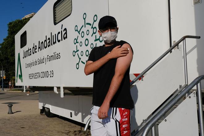 Vacunación sin cita en la plaza de la Marina