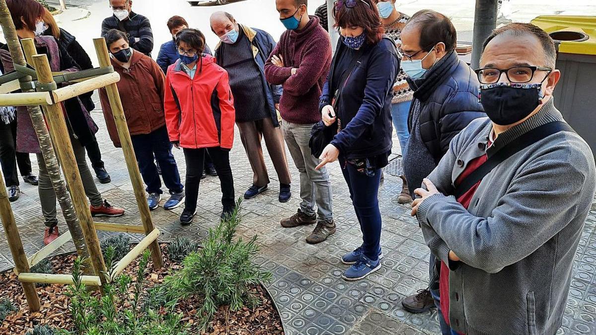 Representants d&#039;Ampans, de l&#039;Ajuntament i de l&#039;associació de veïns, ahir