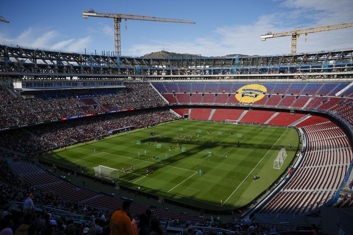 Així és el renovat Spotify Camp Nou, durant el primer entrenament de l'equip blaugrana Així és el renovat Spotify Camp Nou, durant el primer entrenament de l'equip blaugrana