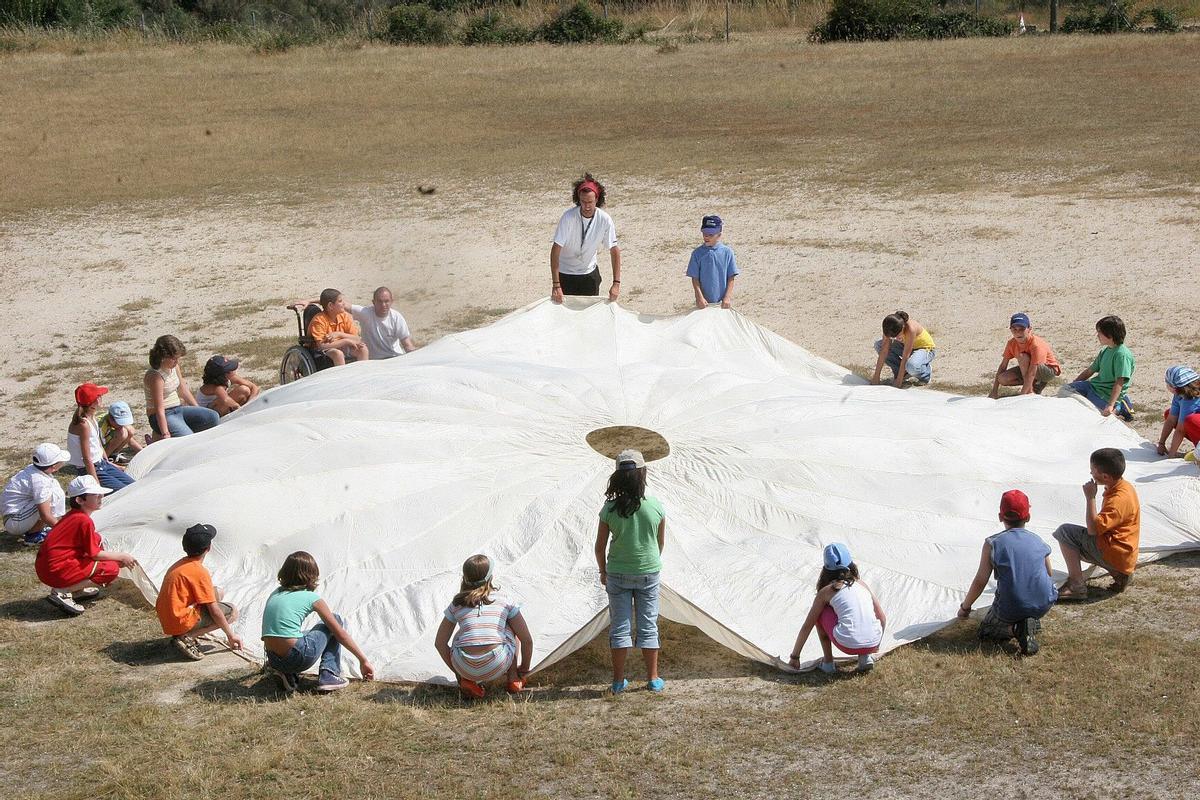 Niñas y niños en un campamento de verano de la Xunta.