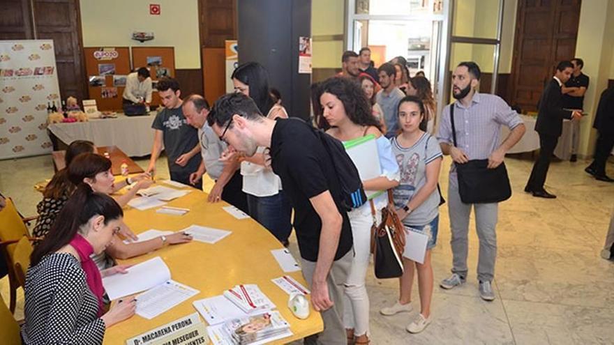 Asistentes a la Feria de Empleo celebrado en la Cámara de Comercio de Murcia hace un año.