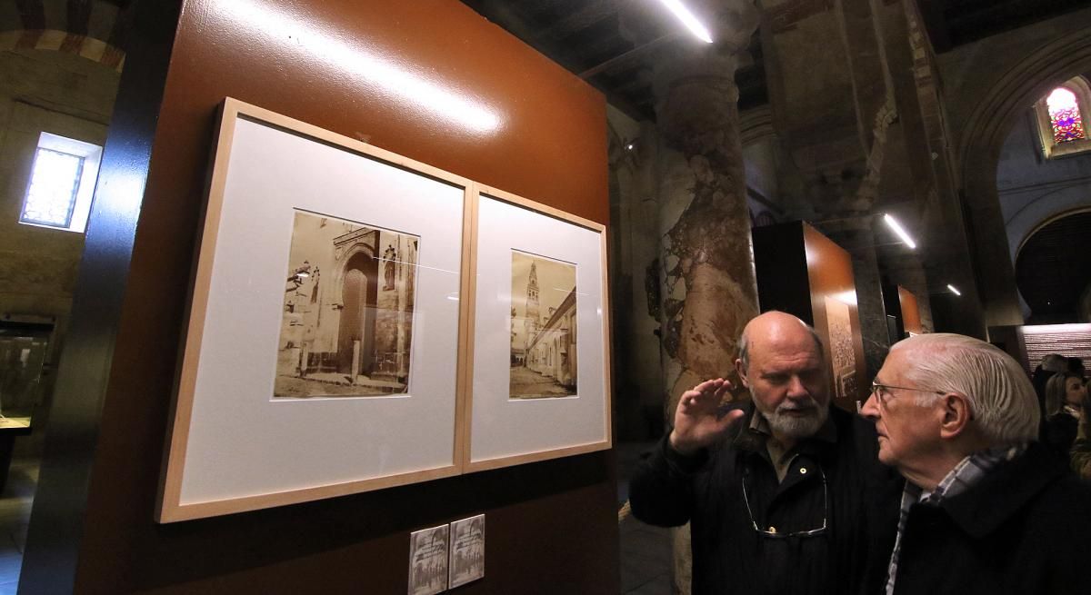 La Mezquita-Catedral exhibe 60 fotos incunables de la historia del monumento