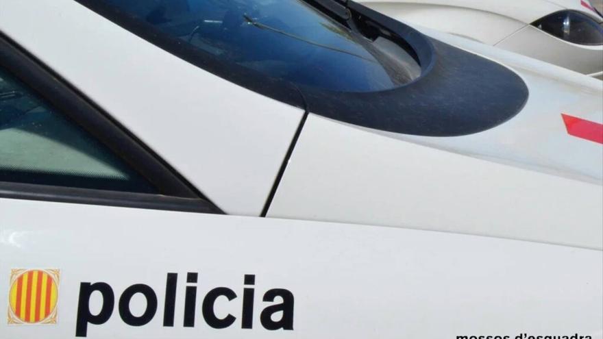 Dues persones resulten ferides amb un accident entre cotxe i moto a Capolat