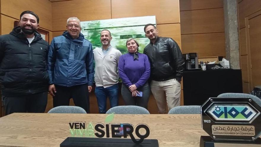 Empresarios jordanos, de visita por empresas de la región, cierran los primeros acuerdos comerciales en Siero