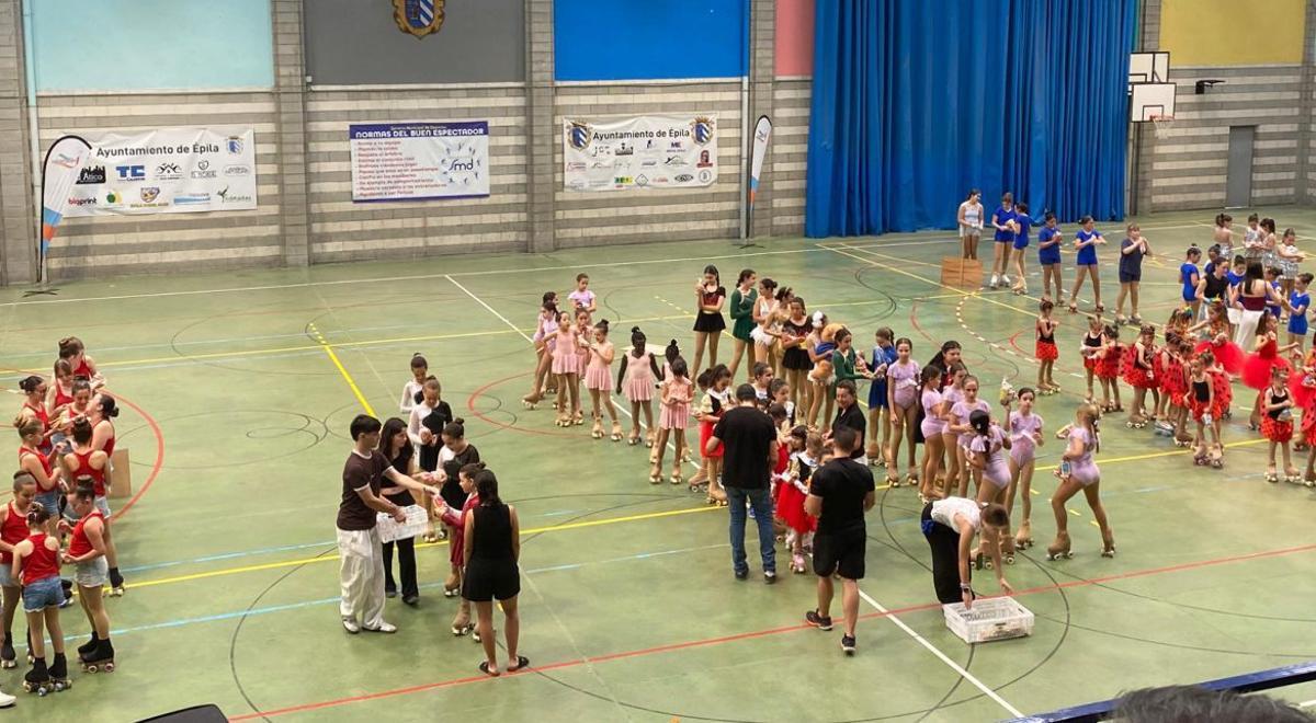 Todas las participantes recibieron una medalla como reconocimiento a su esfuerzo.  | SERVICIO ESPECIAL