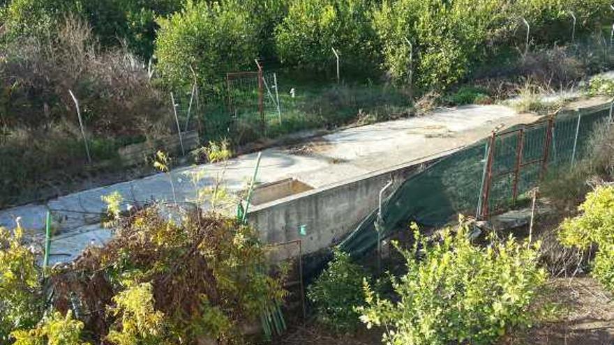 Imagen de la acequia donde falleció la joven.