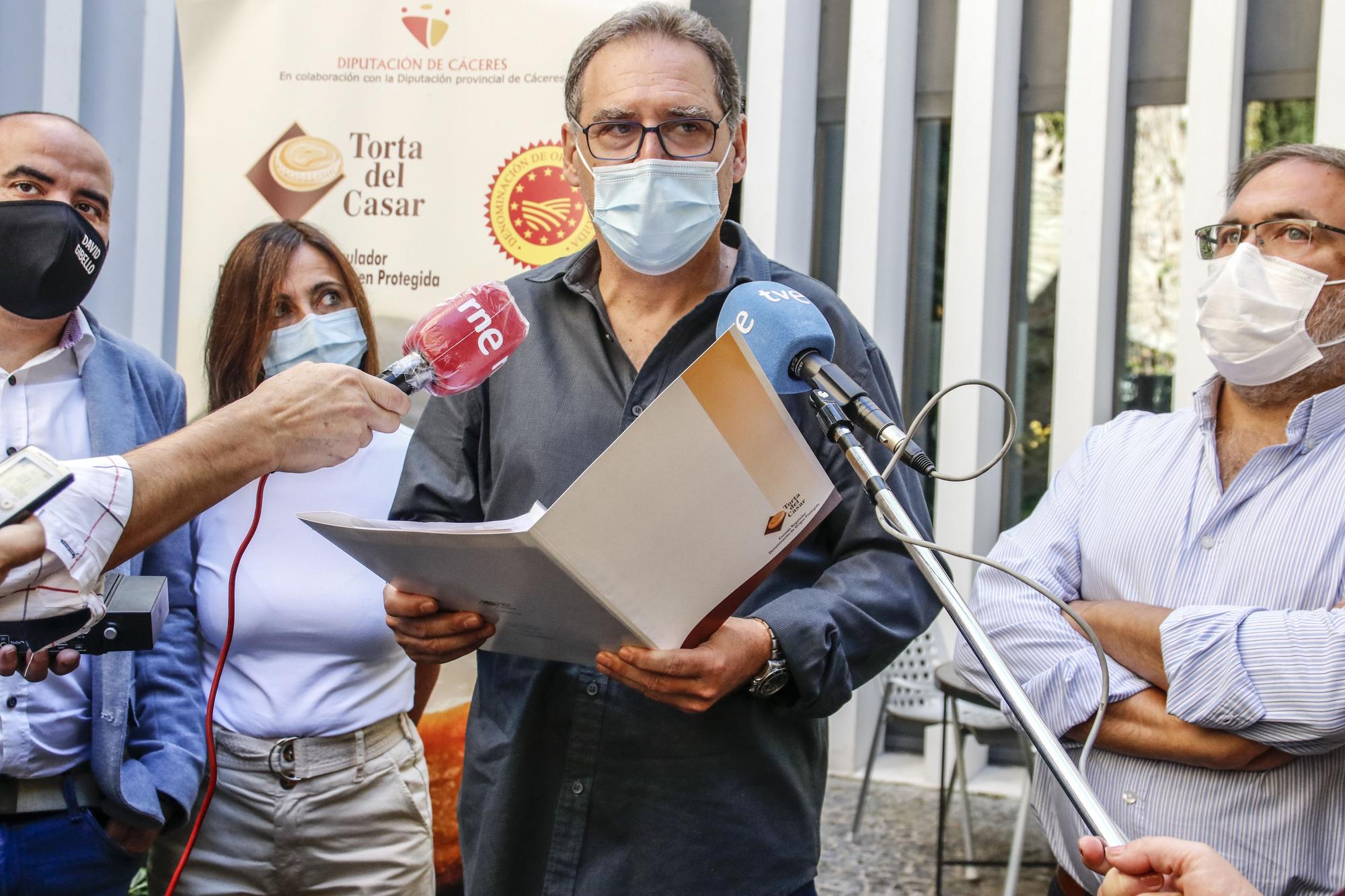 José Julio Peña, director de cata, hace pública la decisión del jurado.