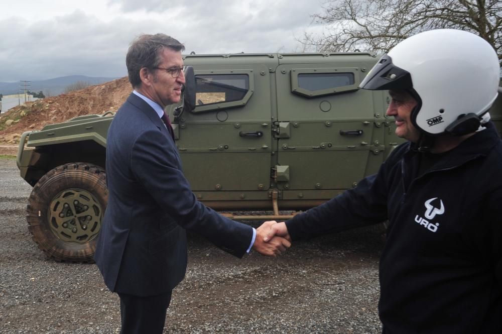 Feijóo visita la fábrica militar de Valga