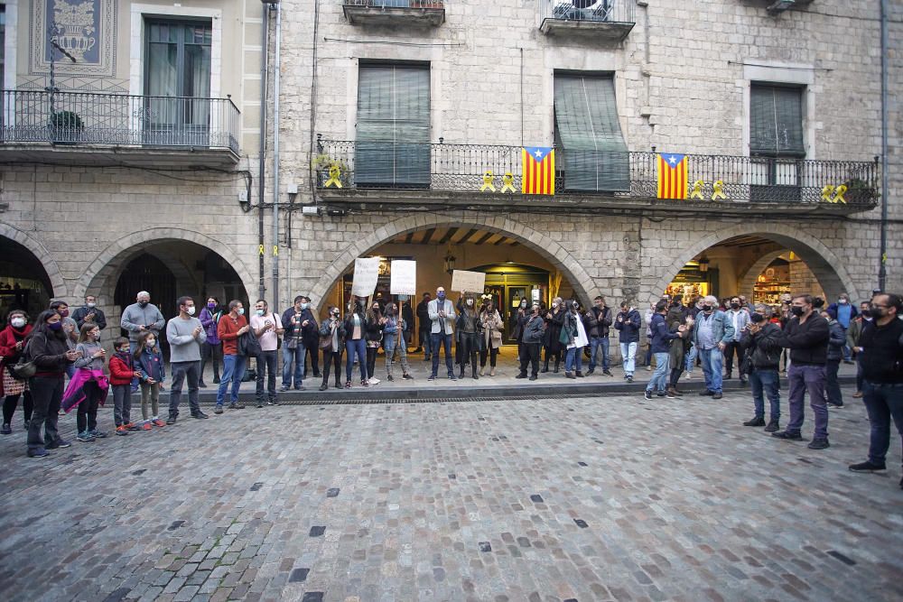 Restauradors i autònoms gironins protesten a la plaça del Vi