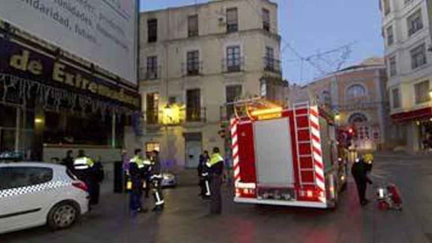 Dos detenidos tras un incendio que destapa un posible negocio de droga en Cáceres