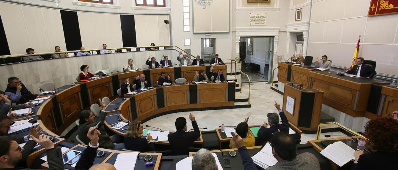 Pleno de la Diputación Provincial de Alicante, donde algunos de los actuales diputados no volverán a desempeñar sus puestos.