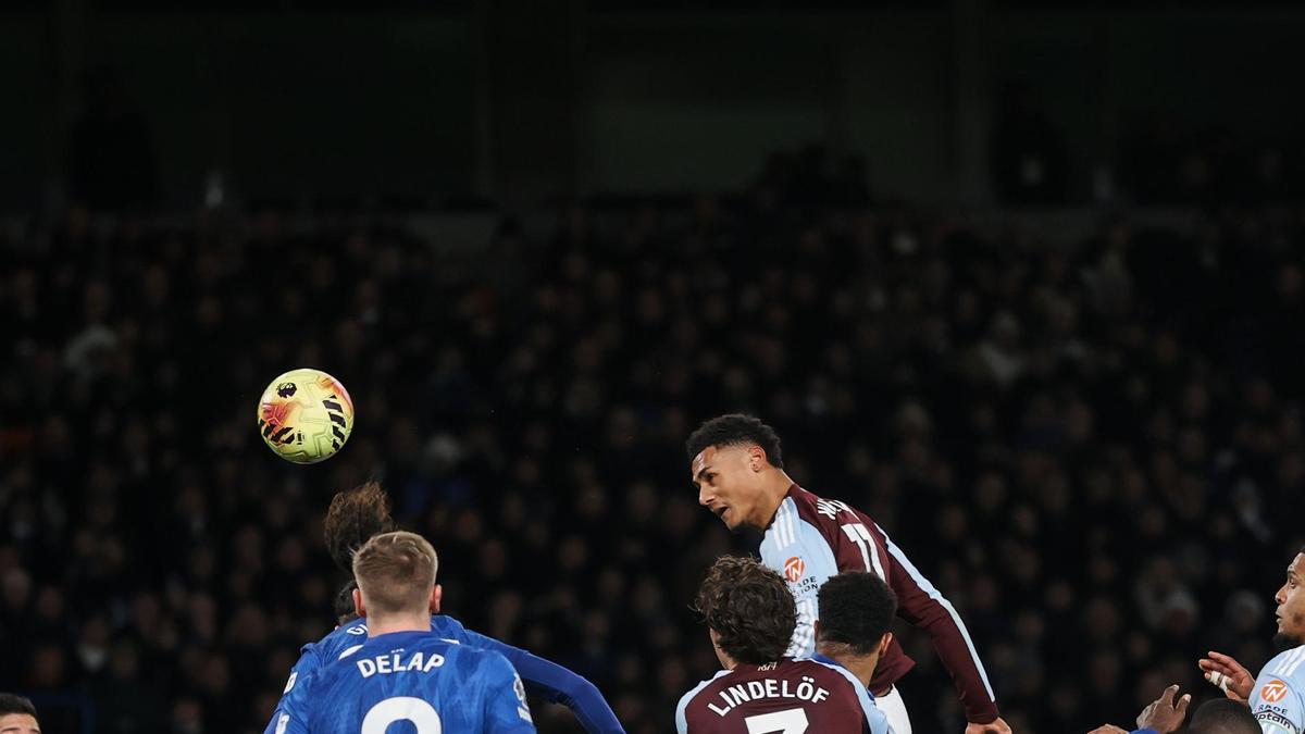 El Aston Villa se doctora en Stamford Bridge