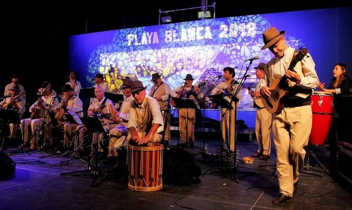 El folklore abre la veda en Playa Blanca