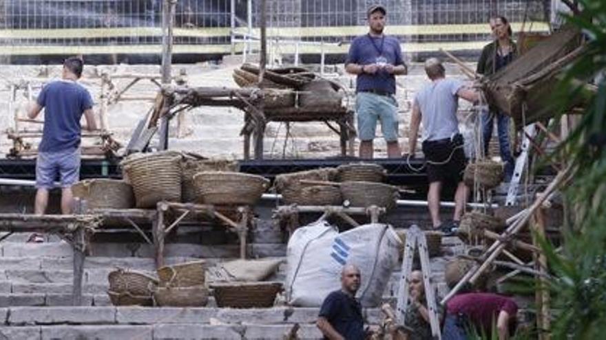 Diferents espais del Barri Vell segueixen decorant-se per al rodatge de la sèrie.