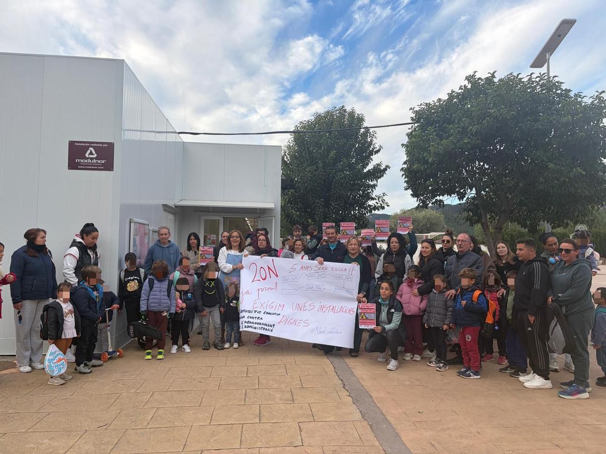 Protesta por el colegio.