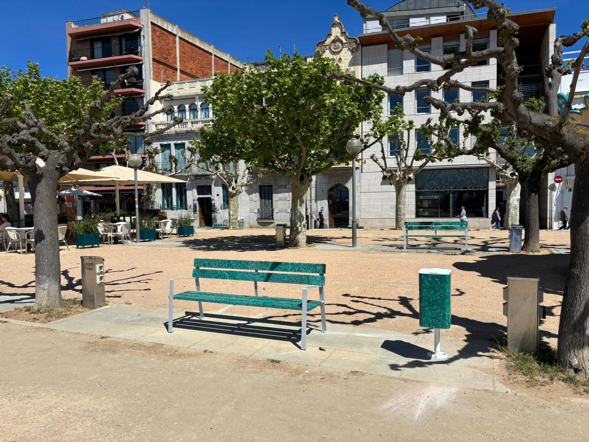 Nou mobiliari urbà reciclat.
