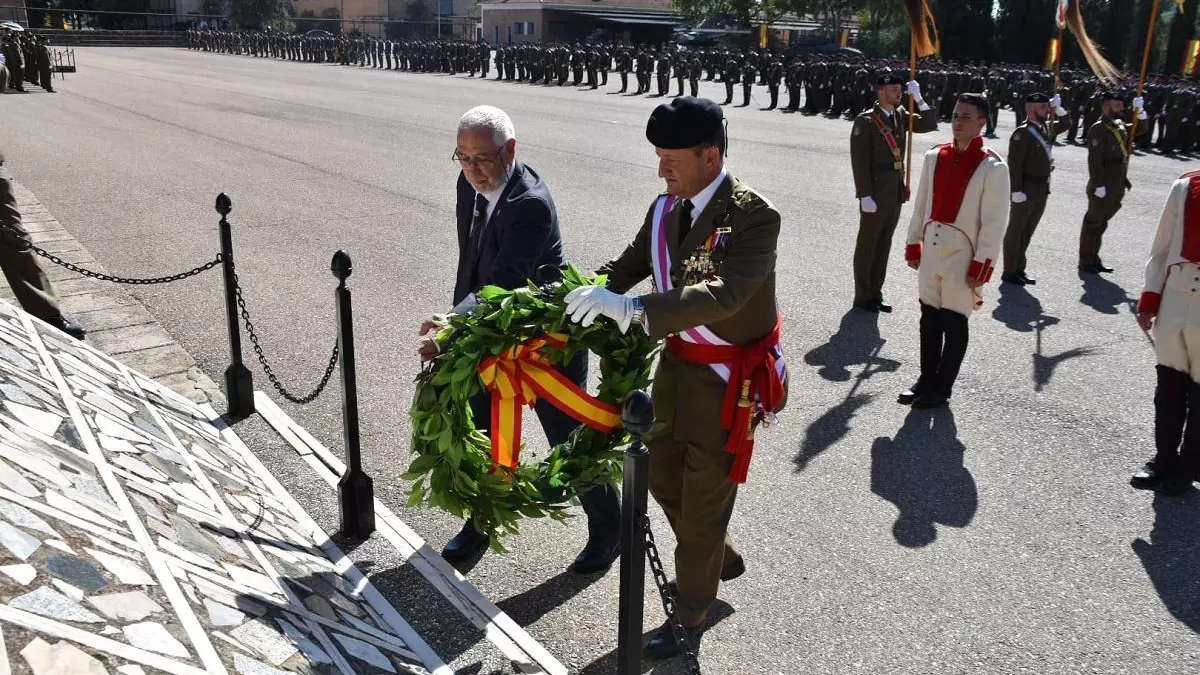 Parada militar del Regimiento Córdoba 10 en la base de Cerro Muriano