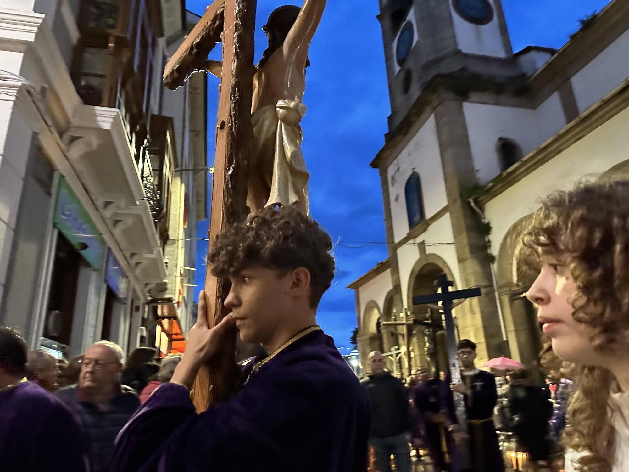 EN IMÁGENES | La envolvente procesión del Nazareno en Luarca
