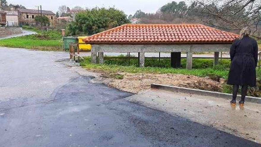 Tramo mejorado en la carretera de As Casiñas. // FdV