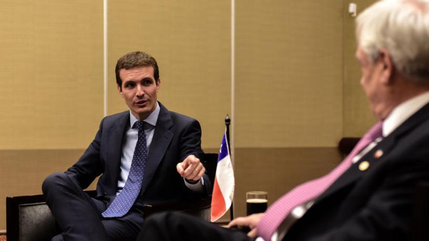 Casado, en Bogotá con el presidente chileno, Sebastián Piñera.