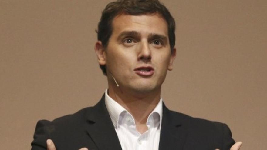 Ciudadanos y Podemos piden "más pasos" al PSOE en Andalucía