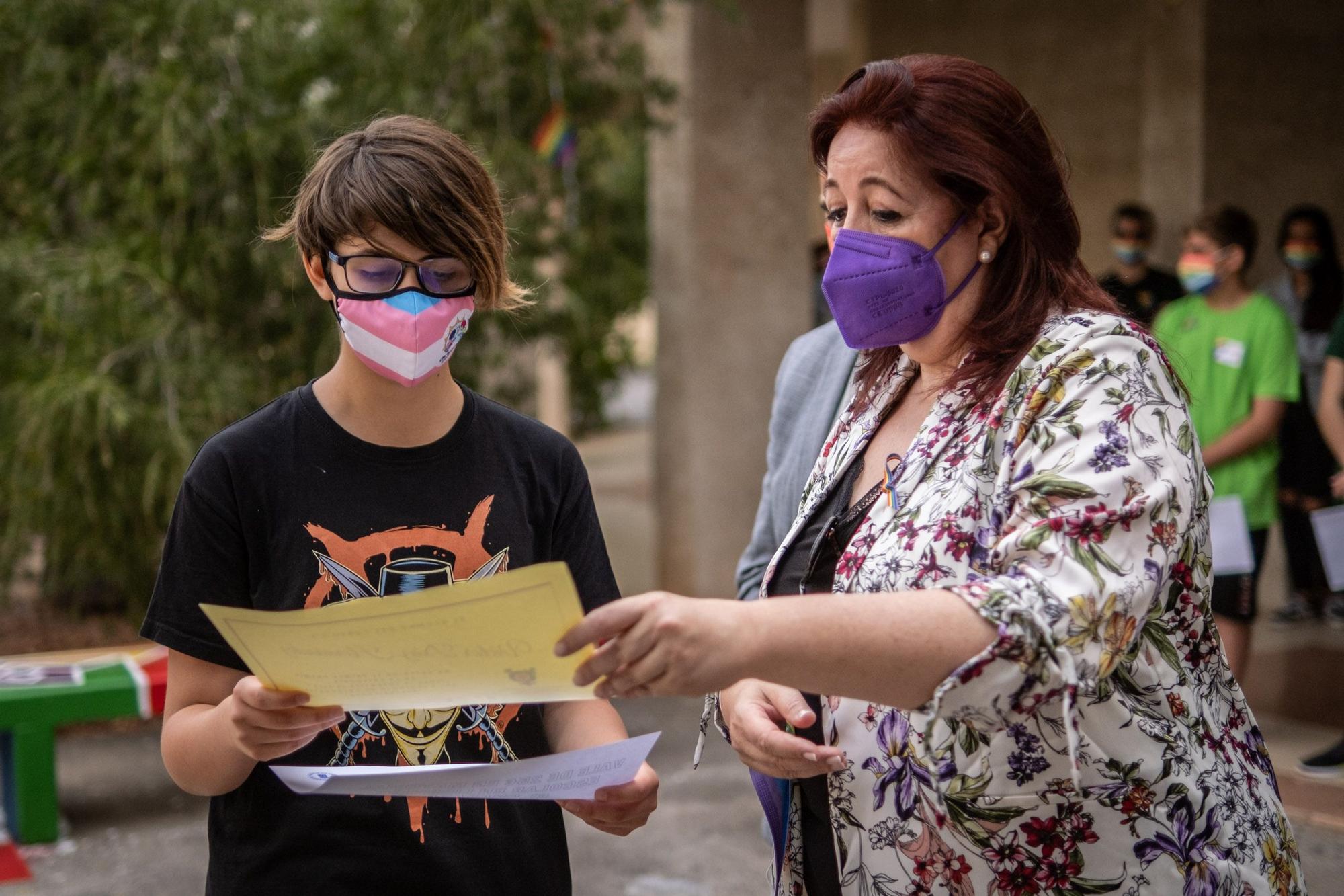 La consejera de Educación, Manuela Armas, participa en los actos del Día contra la LGTBIfobia+