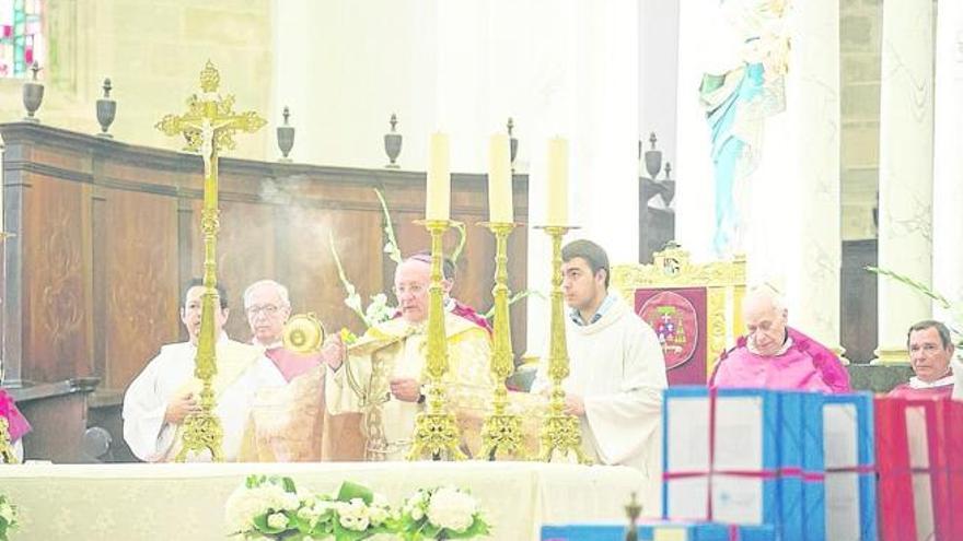 El obispo preside el acto en la catedral de Ibiza, donde se firmó el acta de la última sesión de esta causa.