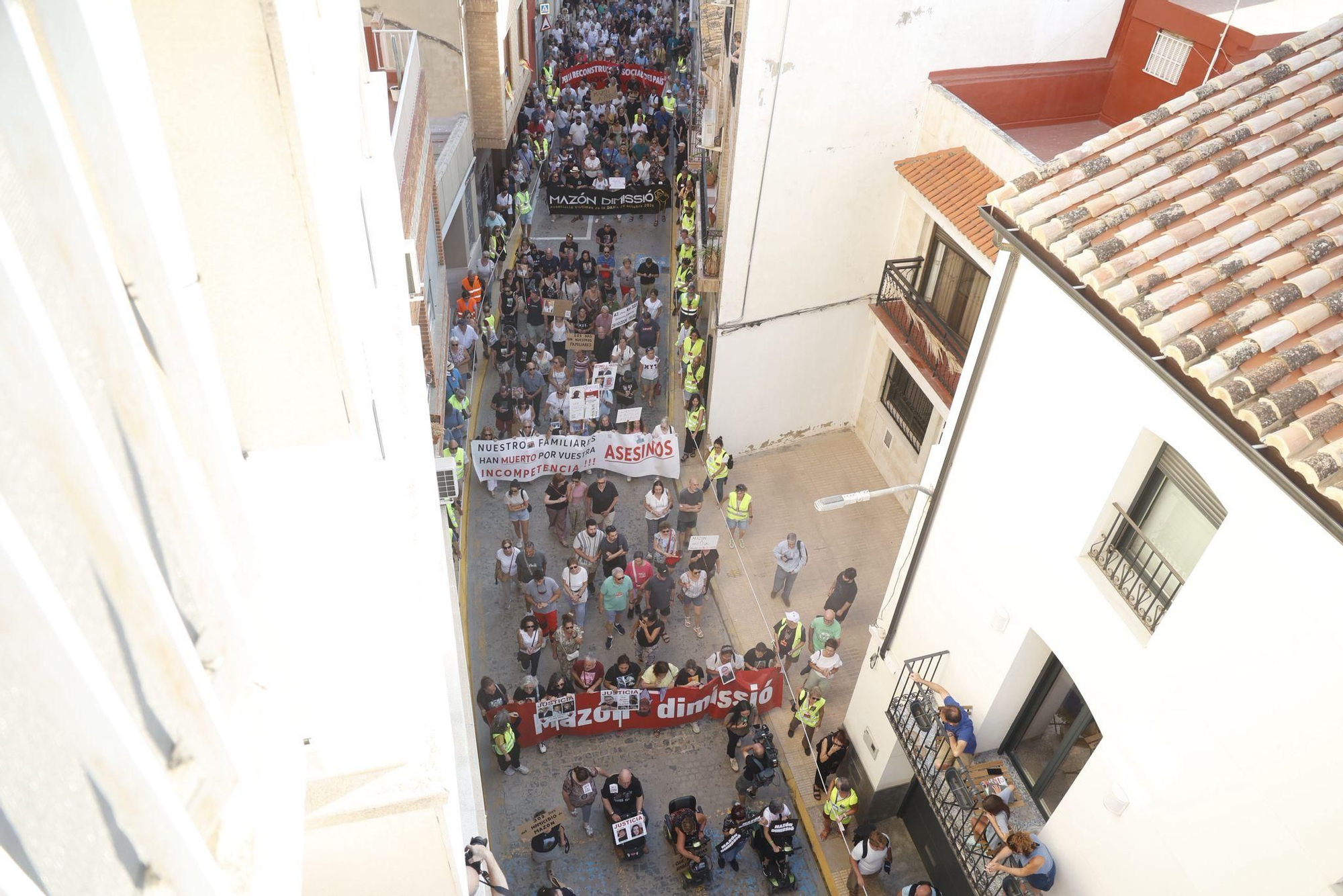 La novena manifestación contra Mazón por la gestión de la dana desde Catarroja, en imágenes