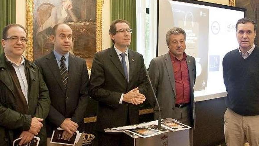 Por la izquierda, Javier Fernández, David Argüelles, Fernando Couto, Carlos Rubiera y Xuacu López.