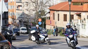 Agentes de la Policía Local de Vigo saliendo de la Jefatura.